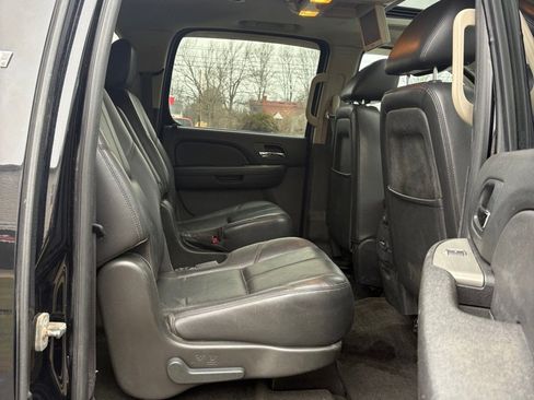 Used 2014 Chevrolet Suburban LT image 12