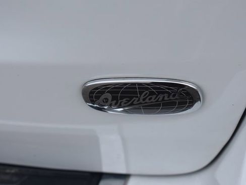 Used 2020 Jeep Grand Cherokee Overland AWD/4WD image 12