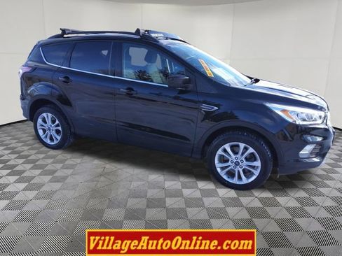 Used 2017 Ford Escape SE w/ Equipment Group 201A image 5