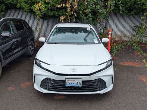 Used 2025 Toyota Camry LE FWD image 7
