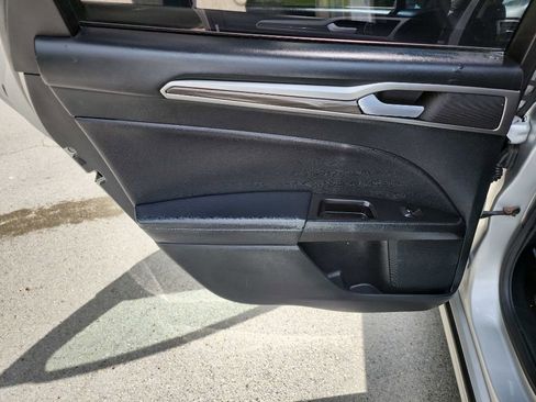 Used 2017 Ford Fusion SE w/ Fusion SE Technology Package FWD image 27