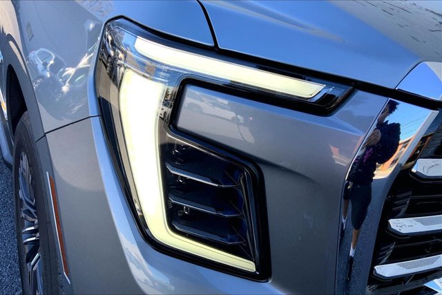 Used 2025 GMC Yukon Elevation w/ Technology Package AWD/4WD image 28