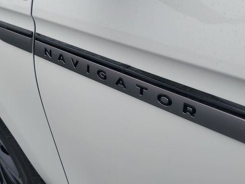 New 2026 Lincoln Navigator Reserve AWD/4WD image 7