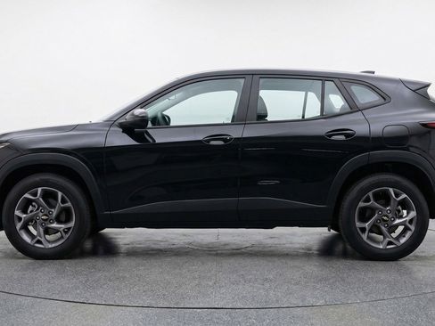Used 2025 Chevrolet Trax LT image 5