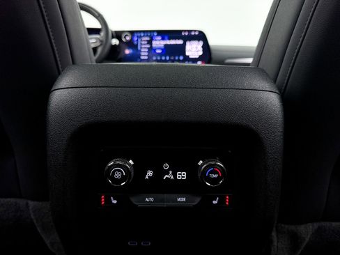 Used 2024 Chevrolet Traverse RS w/ LPO, Floor Liner Package image 33