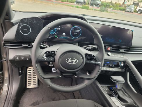 New 2025 Hyundai Elantra SEL image 22