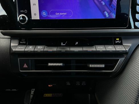 Used 2025 Toyota Camry SE image 27