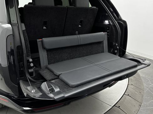 Used 2025 Land Rover Range Rover Long Wheelbase SE image 41