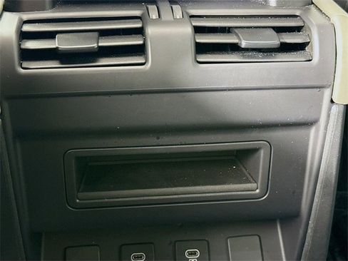 Used 2025 Land Rover Defender 110 S image 27