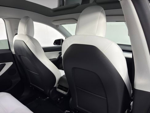 Used 2021 Tesla Model Y Long Range image 37
