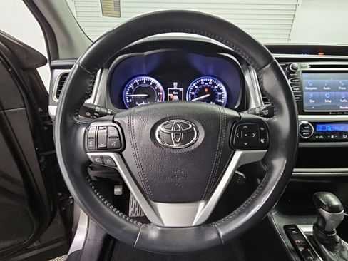 Used 2016 Toyota Highlander XLE FWD image 24