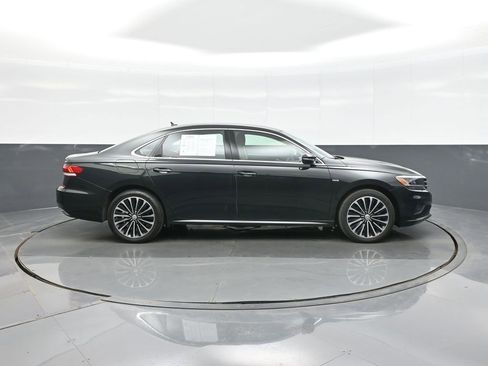 Used 2022 Volkswagen Passat 2.0T image 8