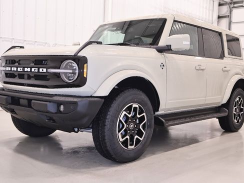 New 2025 Ford Bronco Outer Banks image 4