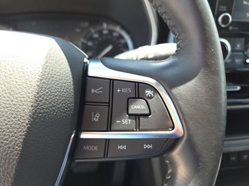 Used 2021 Toyota Highlander XLE AWD/4WD image 35