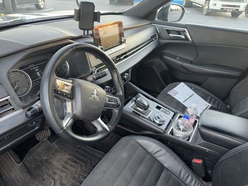 Used 2022 Mitsubishi Outlander SE image 22