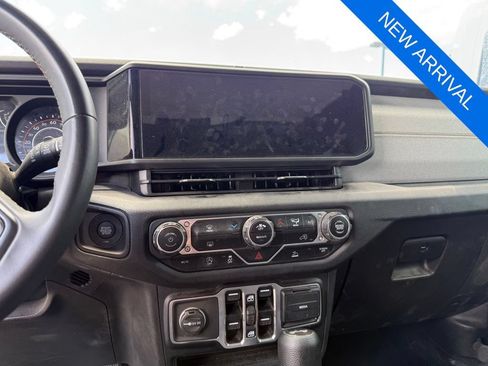 Used 2024 Jeep Wrangler Unlimited Sport AWD/4WD image 12