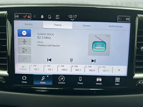 Used 2024 Chrysler Pacifica Touring-L image 20