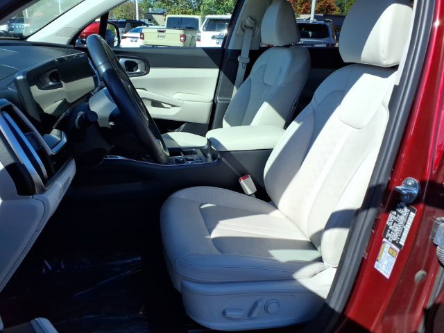 Certified 2025 Kia Sorento EX FWD image 12