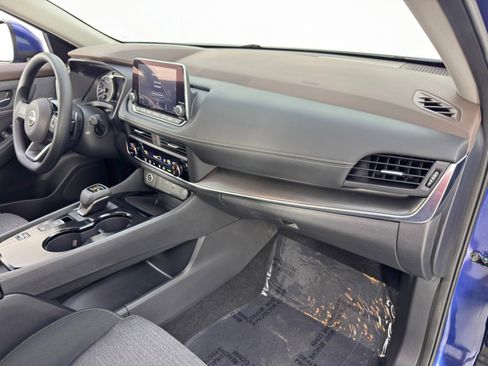 Used 2023 Nissan Rogue SV image 13
