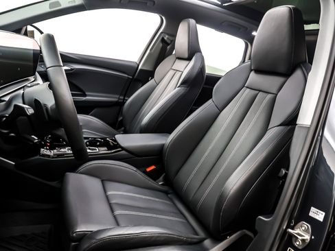 Used 2025 Audi Q6 e-tron Premium w/ Convenience Package image 18