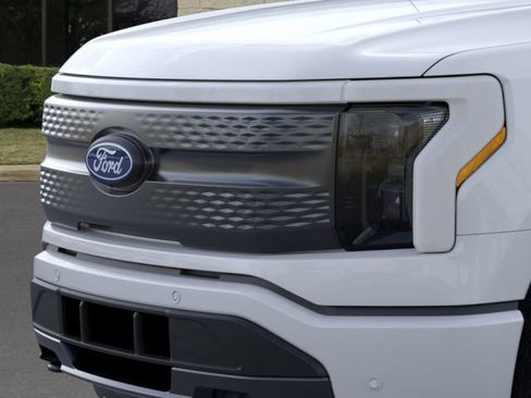 New 2025 Ford F150 Lightning Flash AWD/4WD image 17