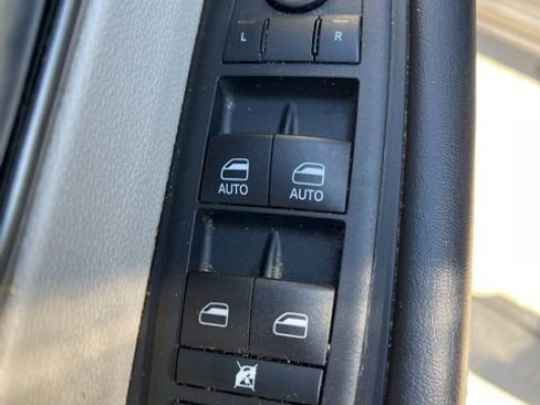 Certified 2023 Chrysler Pacifica Touring-L image 16