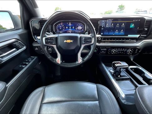 Used 2025 Chevrolet Silverado 1500 LTZ w/ Z71 Off-Road Package AWD/4WD image 11