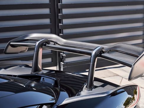 Used 2019 McLaren Senna RWD image 15