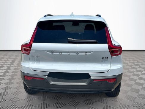 Used 2024 Volvo XC40 B5 Core AWD/4WD image 7