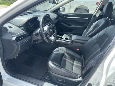 Used 2024 Nissan Altima 2.5 SR FWD image 10