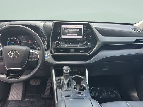 Used 2021 Toyota Highlander XLE FWD image 22
