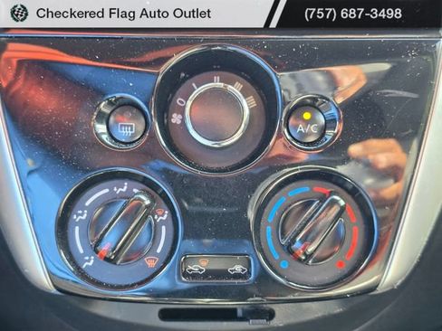 Used 2016 Nissan Versa Note SV FWD image 16