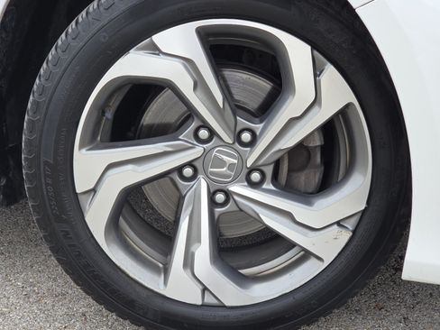 Used 2019 Honda Accord EX image 9