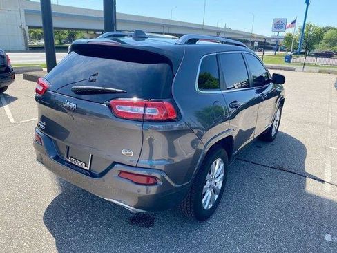 Used 2018 Jeep Cherokee Overland AWD/4WD image 9