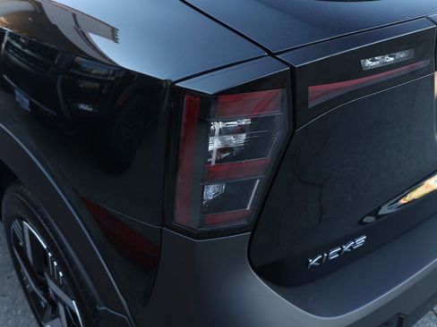 New 2026 Nissan Kicks SV image 7