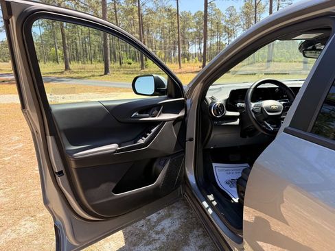 Used 2025 Chevrolet Equinox LT w/ Convenience Package II FWD image 13