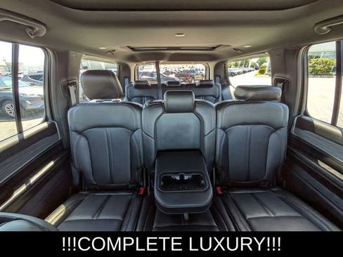 Used 2023 Jeep Wagoneer Series III w/ Premium Group I AWD/4WD image 24