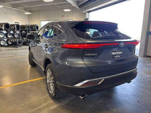 Used 2022 Toyota Venza XLE image 7