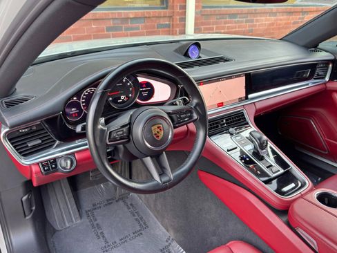 Used 2021 Porsche Panamera image 14