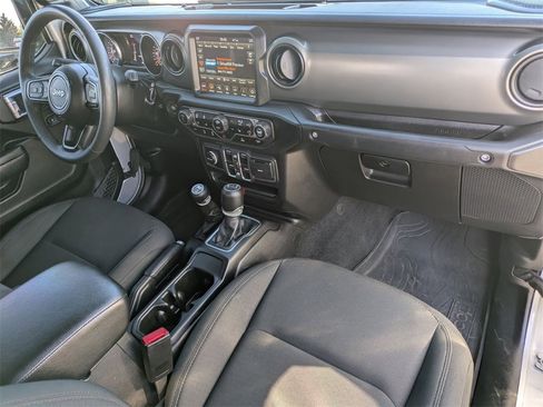 Used 2023 Jeep Gladiator Willys image 21