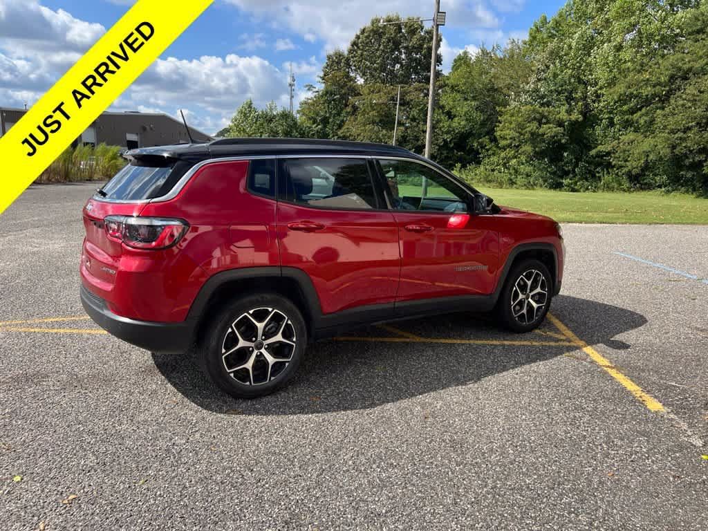 Used 2025 Jeep Compass Limited AWD/4WD image 5