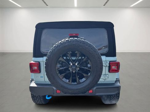 Used 2024 Jeep Wrangler Sahara w/ Technology Group image 5