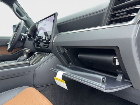 Used 2026 Lexus GX 550 w/ Accessory Package (2T) image 59