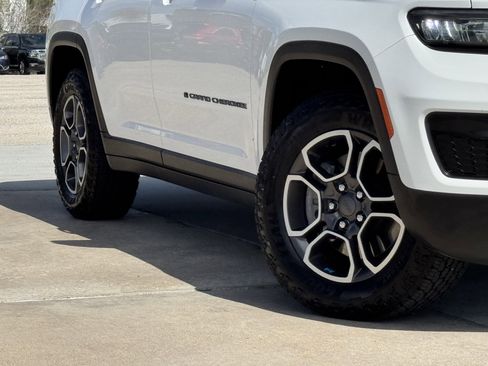 Used 2022 Jeep Grand Cherokee Trailhawk image 12