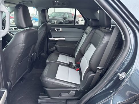 Used 2022 Ford Explorer XLT w/ Equipment Group 202A image 10