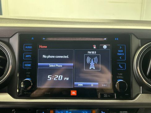 Used 2018 Toyota Tacoma TRD Off-Road image 28