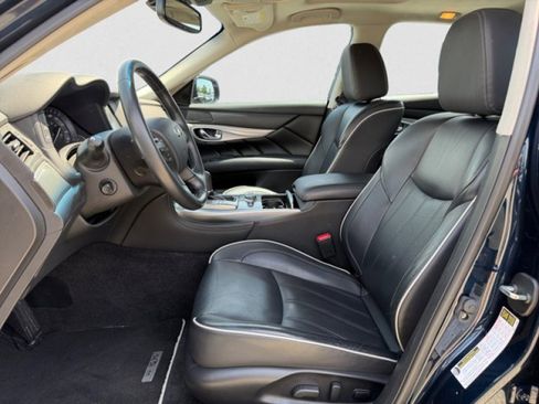 Used 2019 INFINITI Q70 Luxe RWD image 10