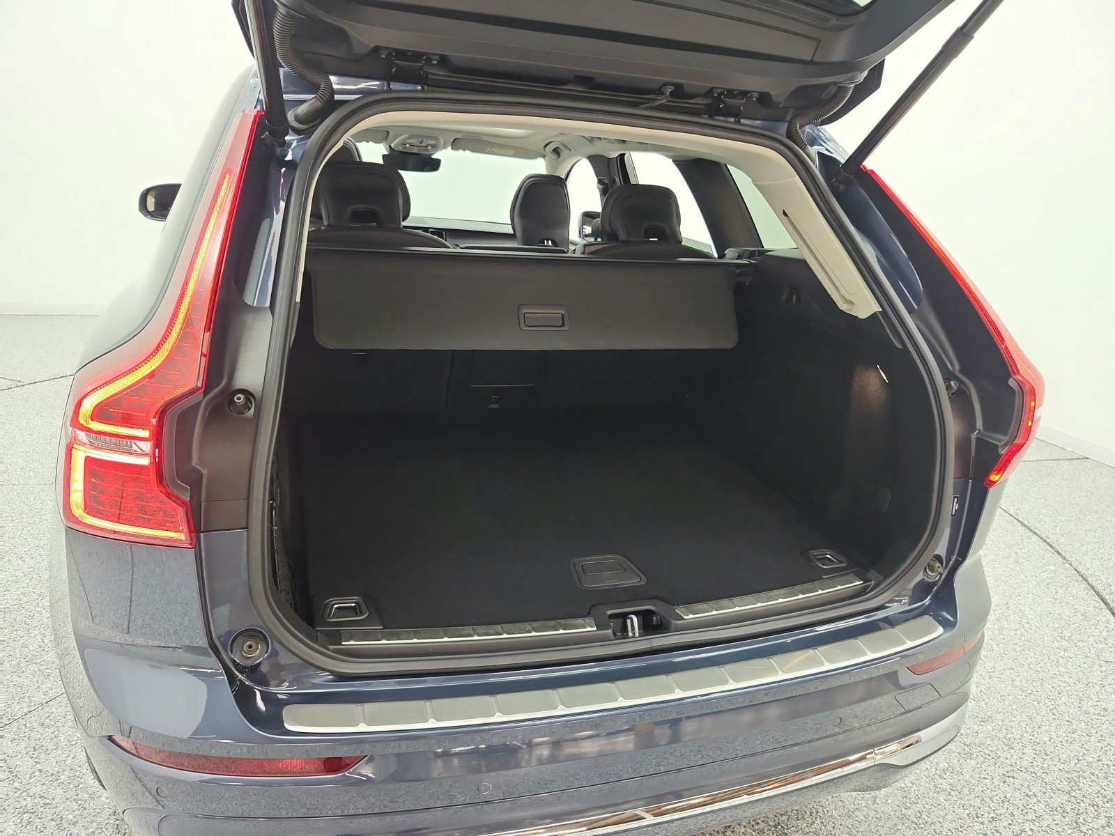 Used 2022 Volvo XC60 T8 Inscription Expression w/ Advanced Package AWD/4WD image 21
