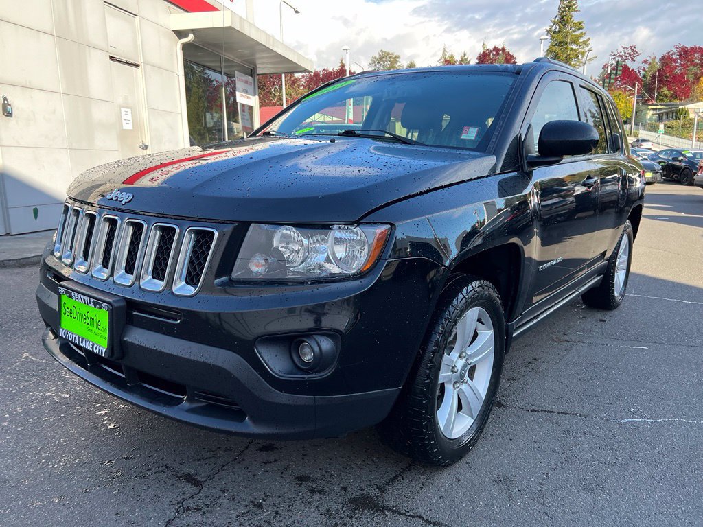 Used 2014 Jeep Compass Latitude w/ Sun/Sound Group AWD/4WD image 8