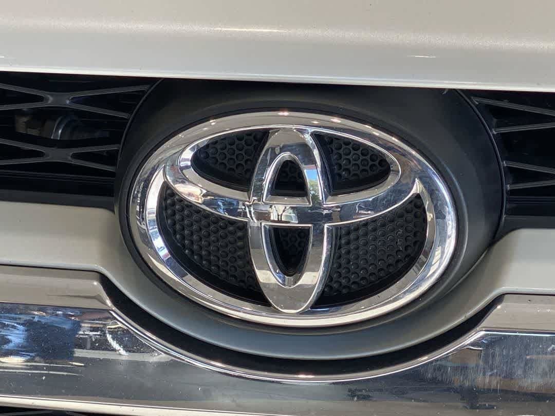 Used 2016 Toyota 4Runner Limited AWD/4WD image 10